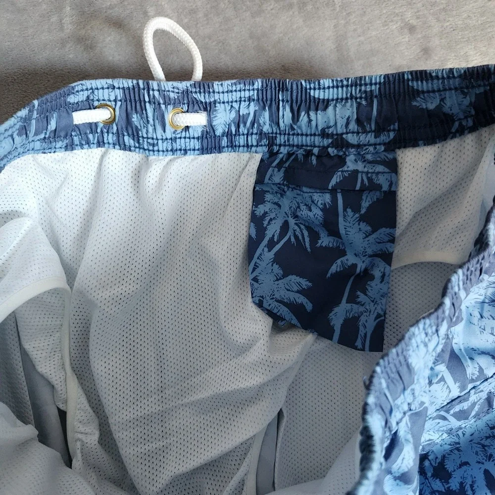 Vineyard Vines Men's Blue Palm Tree Print Swim Trunk Chappy Shorts MMedium